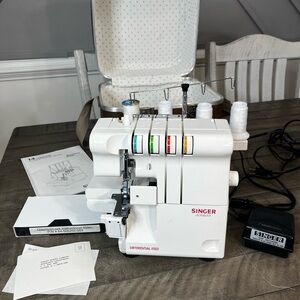 Singer Ultralock Serger Overlock Machine 14U444B / 14U454B With Case